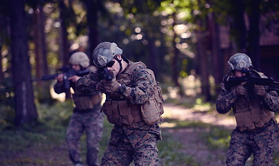 Image showing Modern warfare Soldiers  Squad  in battle