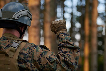 Image showing officer is  showing tactical hand signals