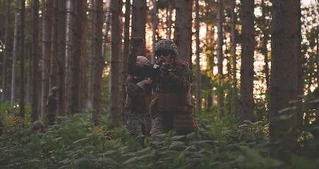 Image showing officer is  showing tactical hand signals