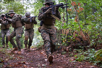 Image showing Modern warfare Soldiers  Squad  in battle