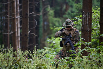 Image showing soldiers squad relaxing