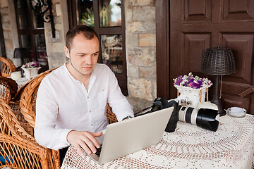 Image showing man internet browsing at the cafe bar.