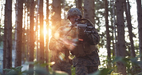 Image showing Modern warfare Soldiers  Squad  in battle