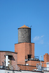 Image showing typical water tank on the roof of a building in New York City