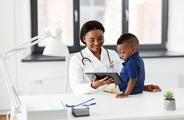 Image showing doctor showing tablet pc to baby patient at clinic