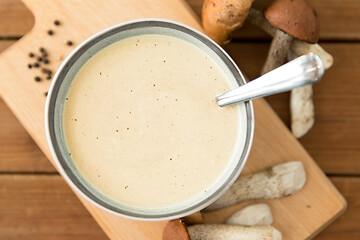 Image showing mushroom cream soup in bowl on cutting board