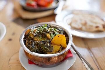 Image showing close up of aloo palak dish in bowl on table