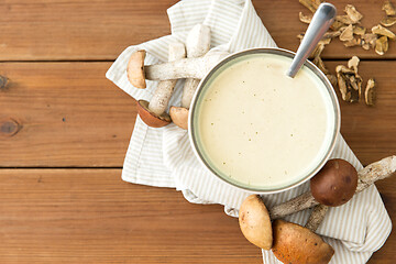 Image showing mushroom cream soup in bowl on cutting board