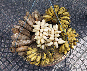 Image showing Fruit basket of a street vendor