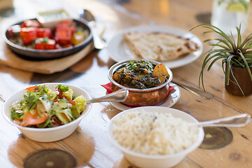 Image showing close up of aloo palak dish in bowl on table