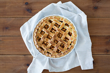 Image showing close up of apple pie in mold on wooden table