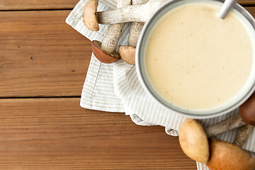 Image showing mushroom cream soup in bowl on cutting board