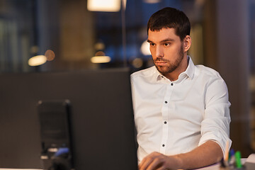 Image showing businessman with computer working at night office