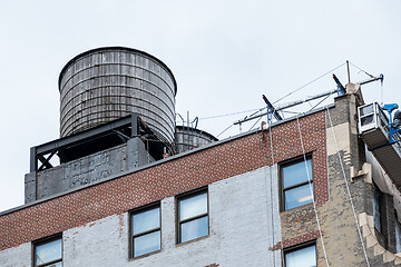 Image showing typical water tank on the roof of a building in New York City