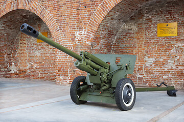 Image showing Soviet anti-tank 76 mm gun of Second World War, ZIS-3 outdoor exhibition in N.Novgorod Kremlin