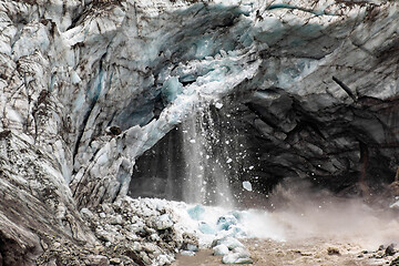 Image showing Franz Josef Glacier at the moment of breaking off, New Zealand