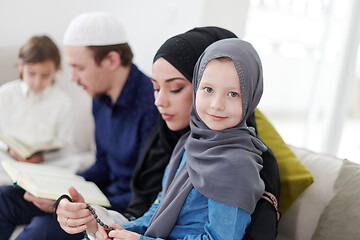 Image showing muslim family reading Quran and praying at home