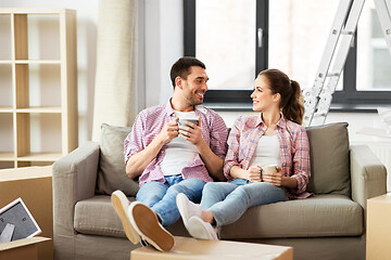 Image showing happy couple drinking coffee moving to new home