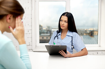 Image showing doctor with clipboard and patient at clinic