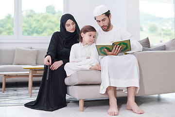 Image showing muslim family reading Quran and praying at home