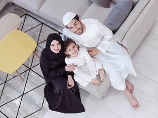 Image showing muslim family reading Quran and praying at home