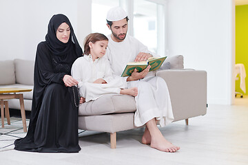 Image showing muslim family reading Quran and praying at home