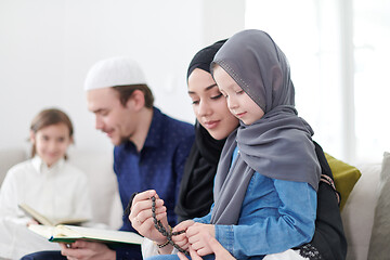 Image showing muslim family reading Quran and praying at home