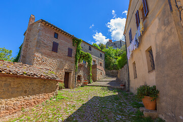Image showing Street in old medieval Italy town