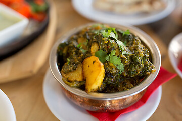 Image showing close up of aloo palak dish in bowl on table