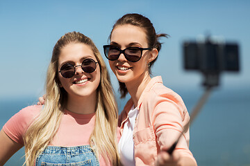 Image showing teenage girls or friends taking selfie in summer