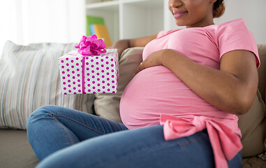 Image showing african american pregnant woman with gift