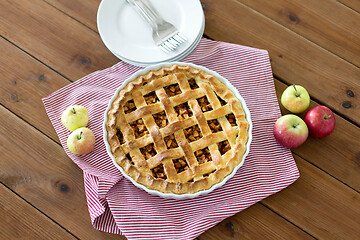 Image showing apple pie in baking mold on wooden table