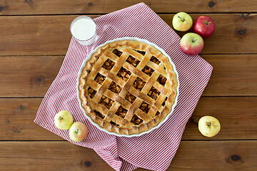 Image showing apple pie in baking mold on wooden table