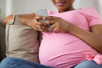 Image showing pregnant woman with smartphone at home