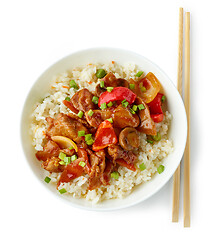 Image showing fried rice and vegetables with hot chicken sauce