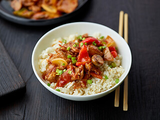 Image showing fried rice and vegetables with hot chicken sauce