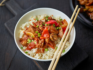 Image showing fried rice and vegetables with hot chicken sauce