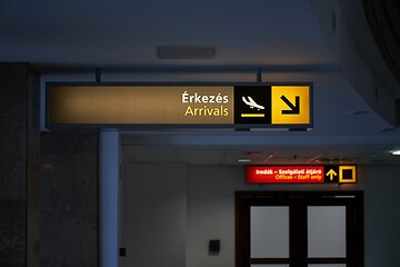 Image showing Arrivals airport sign