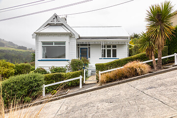 Image showing a house at the very steep Baldwin Road