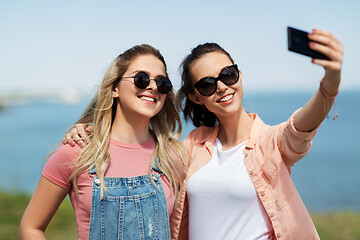 Image showing teenage girls or friends taking selfie in summer