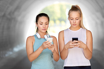 Image showing women or female friends with smartphones