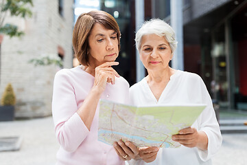 Image showing senior women with city map on street in tallinn