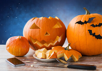 Image showing halloween jack-o-lantern, pumpkins and smartphone
