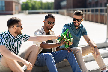 Image showing happy male friends drinking beer on street