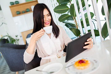 Image showing asian woman with tablet pc at cafe or coffee shop