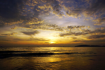 Image showing beautiful colorful dramatic sea sunset