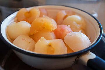 Image showing freshly boiled peeled apples