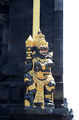 Image showing Old hindu statue in outdoor at Tanah lot of Bali