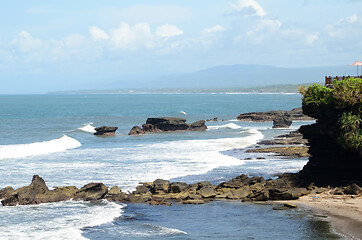 Image showing Cliff at Tanah Lot Temple in Bali