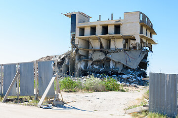 Image showing Demolition of an illegally built hotel complex